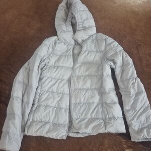 Uniqlo Women's cream packable real goose down Puffer Jacket. Size S